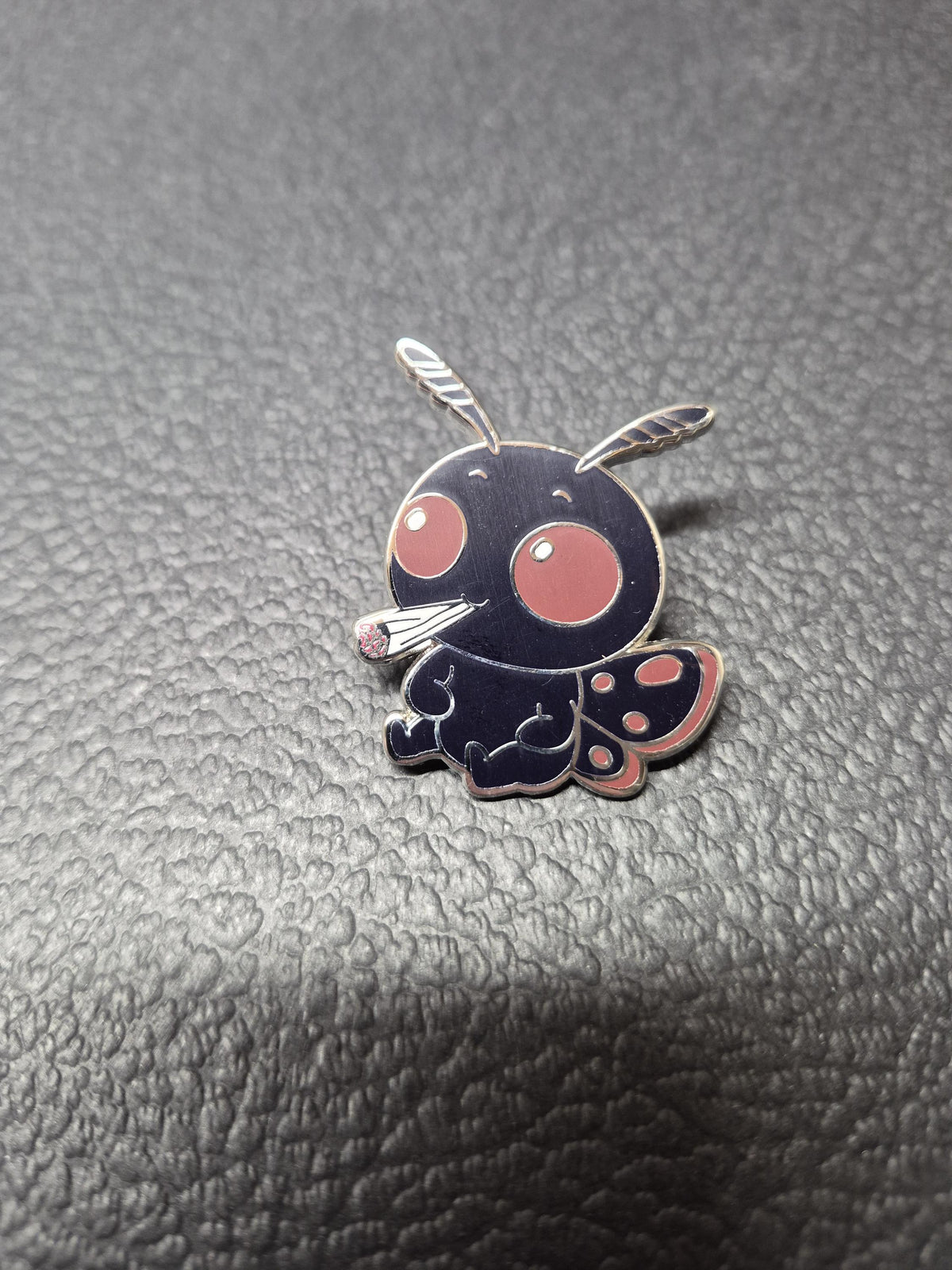 Mothman Smoking - Mothman pushback Pin