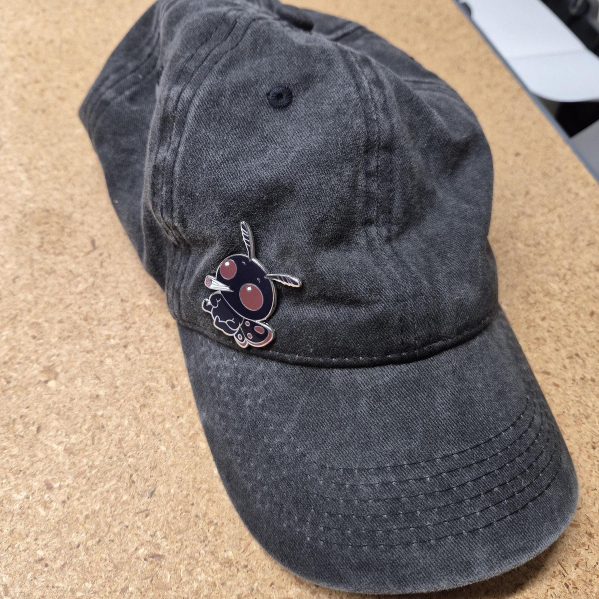 Mothman Smoking - Mothman pushback Pin